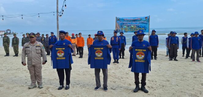 
					Polres Jepara Matangkan Pengamanan Lomban Syawalan dengan Apel Relawan SAR