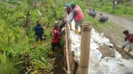 Pemkot Semarang melakukan pemasangan sandbag dan kisdam mengurangi intensitas banjir | dok humas pemkot.