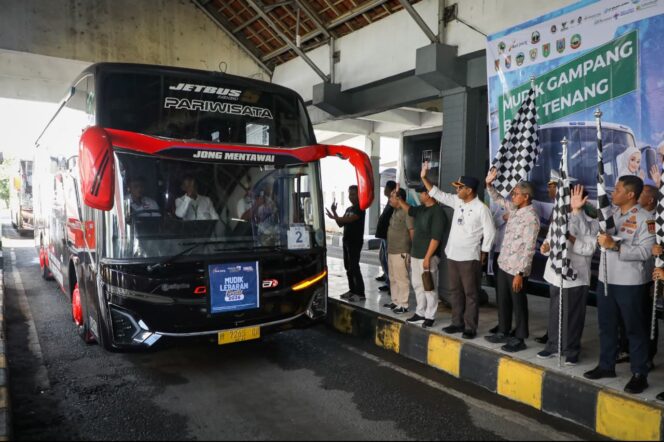 
					Sekda Jateng Lepas Peserta Balik Rantau Gratis dari Terminal Mangkang