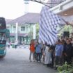 Gubernur Ahmad Luthfi memberangkatkan peserta balik rantau gratis di Asrama haji Donohudan Boyolali. (Dok: Humas Jateng)