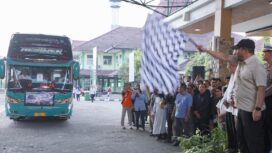Gubernur Ahmad Luthfi memberangkatkan peserta balik rantau gratis di Asrama haji Donohudan Boyolali. (Dok: Humas Jateng)