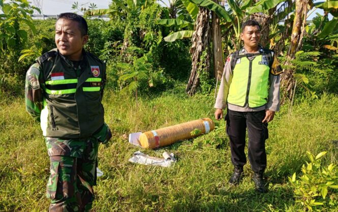 
					Polisi Tertibkan Balon Udara Liar, Amankan Petasan Raksasa 1,4 Meter di Kedungwuni