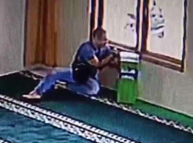 
					Aksi pencuri kotak amal di Kecamatan Bringin terekam cctv