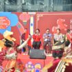 Parade budaya yang dimulai dari Gereja Katedral Jakarta menuju Lapangan Banteng menjadi simbol kuat sinergi lintas budaya dan toleransi antarumat beragama. Agustina menegaskan, Imlek Nasional 2026 bukan sekadar perayaan budaya Tionghoa,
