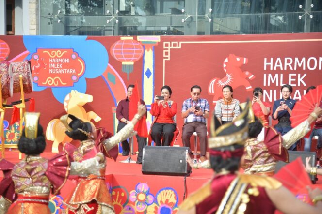 
					Parade budaya yang dimulai dari Gereja Katedral Jakarta menuju Lapangan Banteng menjadi simbol kuat sinergi lintas budaya dan toleransi antarumat beragama. Agustina menegaskan, Imlek Nasional 2026 bukan sekadar perayaan budaya Tionghoa,