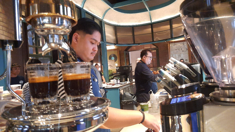 Djournal Coffee membuka gerai perdana di Kota Lama Semarang dengan konsep kopi modern di gedung bersejarah, menghadirkan menu khas dan ruang komunitas baru.