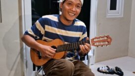 Musisi Semarang Hendra Kumbara menghadirkan konsep “Jepang Jawa”, memadukan rock Jepang ala soundtrack anime dengan lirik bahasa Jawa yang kini viral di media sosial.