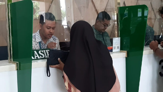 
					Transaksi gadai di Semarang meningkat tajam sejak Ramadan, didominasi emas. Jelang Lebaran, tren berbalik dengan lonjakan penebusan barang oleh nasabah.