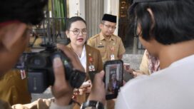Wali Kota Agustina Wilujeng memberikan keterangan kepada awak media di Semarang | dok humas pemkot.
