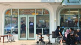 Toko Roti Ganjel Rel Pasar Johar Kota Semarang | dok Dinas Perdagangan.