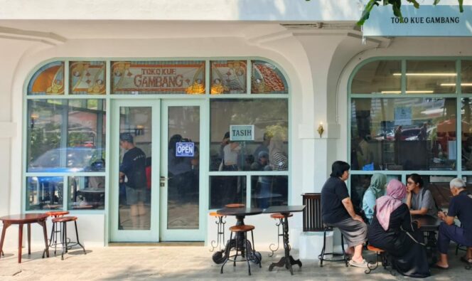 
					Toko Roti Ganjel Rel Pasar Johar Kota Semarang | dok Dinas Perdagangan.