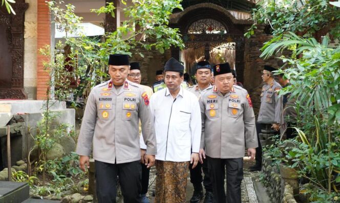 
					Polrestabes Semarang Pererat Hubungan dengan Tokoh Agama Melalui Silaturahmi dan Halalbihalal 