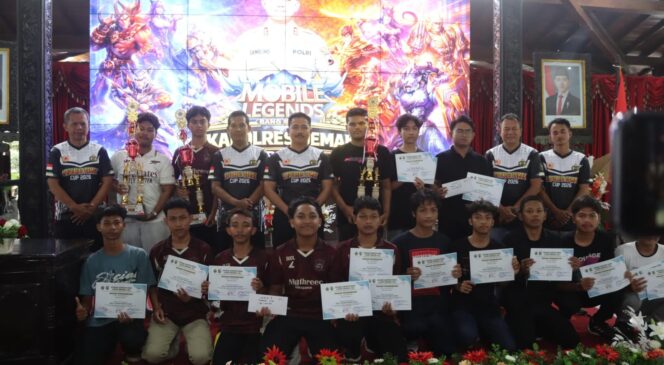 
					Kapolres Demak Tutup Turnamen Mobile Legends, Ratusan Pelajar Tunjukkan Bakat di Kapolres Cup 2026