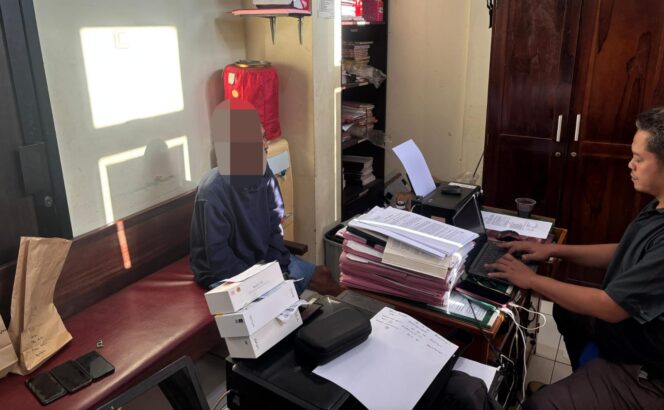 
					Tiga Handphone Raib dari Rumah Warga Desa Kadilangu Pati, Pelaku Ditangkap Massa