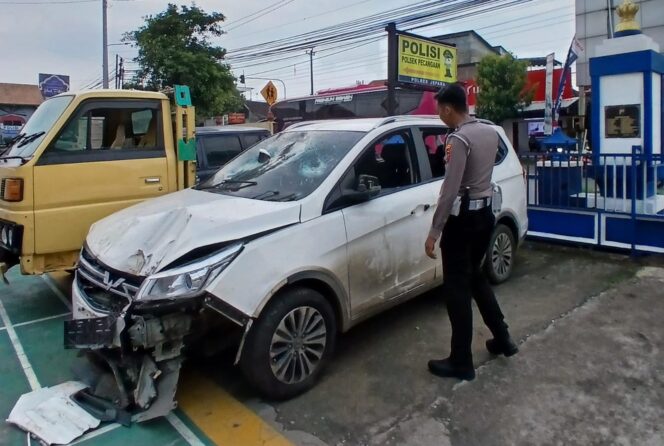 
					WNA Pengemudi Wuling Tabrak Pemotor di Bangsri Jepara, Sempat Kabur dan Dikejar Warga