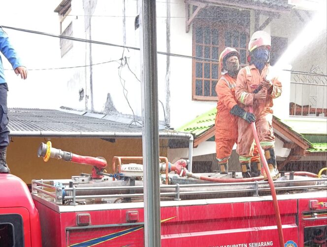 
					Kebakaran Rumah di Ungaran Timur Tewaskan Pemilik, Petugas Selidiki Penyebab