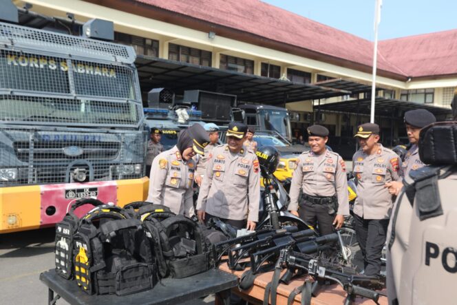 
					Kapolres Semarang Pastikan Kesiapan Dalmas, Cek Langsung Peralatan dan Latihan Personel