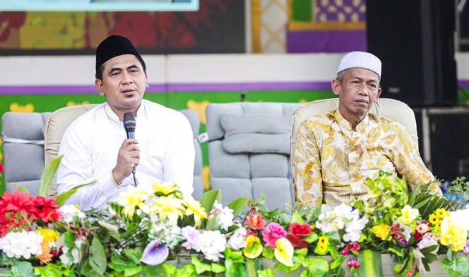 
					Kisah Gus Yasin Ungkap Perubahan Nama dari Mbah Moen, Halalbihalal di Jepara Penuh Makna