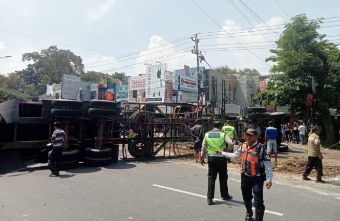 
					Kecelakaan Beruntun di Jalan Prof Hamka Ngaliyan Kembali Terulang, Truk Kontainer Alami Rem Blong