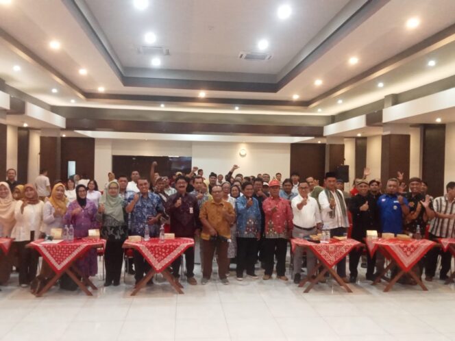 
					Foto bersama Komunitas Donor PMI Kota Semarang dalam acara HUT dan halalbihalal. (Foto: Mualim)