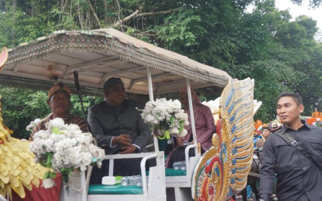 
					Dandim Batang Ikut Meriahkan Kirab Budaya HUT ke-60 Kabupaten Batang