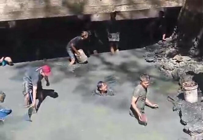 
					Tradisi Kuras Sendang Mbah Ragil Kuning Mliwang, Warga Kalimaro Rawat Sumber Air Abadi