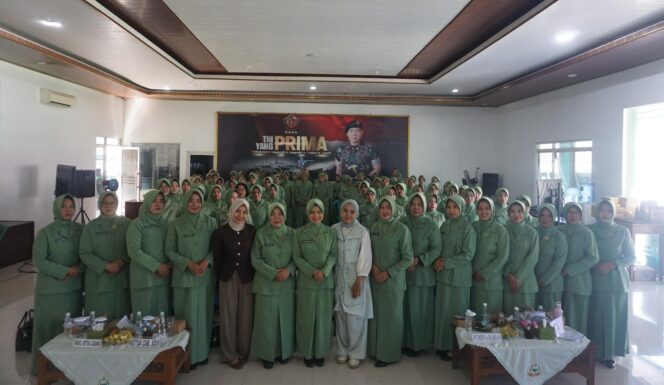 
					Persit KCK Cabang XXIV Kodim 0736/Batang Perkuat Kekompakan Lewat Rapat Rutin