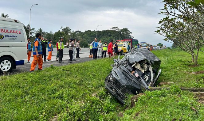 
					Hiace Hantam Truk di Tol Semarang–Solo, Dua Orang Meninggal Dunia