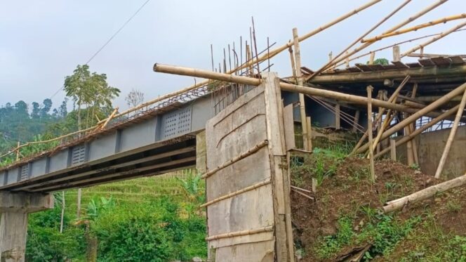 
					Proyek Jembatan Kali Pedes Brebes Mandek, Serap Rp1,9 Miliar; BPK dan APH Didesak Audit Menyeluruh