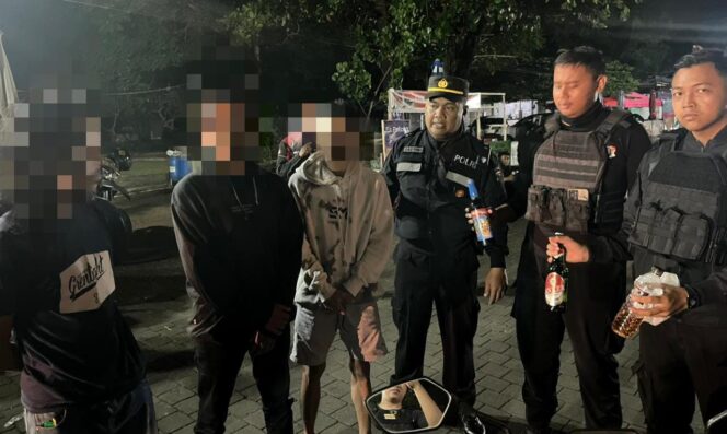 
					Tim Siraju Polres Jepara Bubarkan Pesta Miras di Pesisir, Patroli Malam Tekan Gangguan Kamtibmas