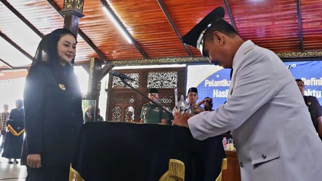 
					14 Kades PAW Resmi Dilantik, Bupati Tekankan Peran Strategis Desa