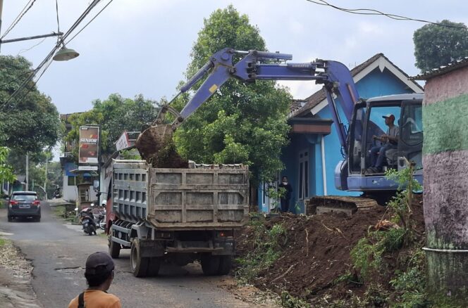 
					Diduga Belum Kantongi SIPB, Aktivitas Galian Tanah di Bergas Disorot Warga
