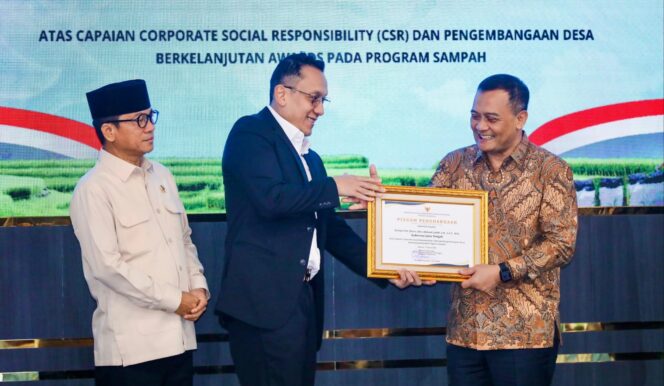 
					Gubernur Jateng Raih Penghargaan Nasional, Percepat Pengelolaan Sampah Berbasis Desa
