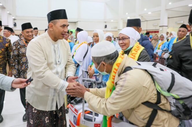 
					Wagub Jateng Lepas Kloter Perdana Haji di Solo, Tekankan Kesehatan dan Kekompakan Jemaah