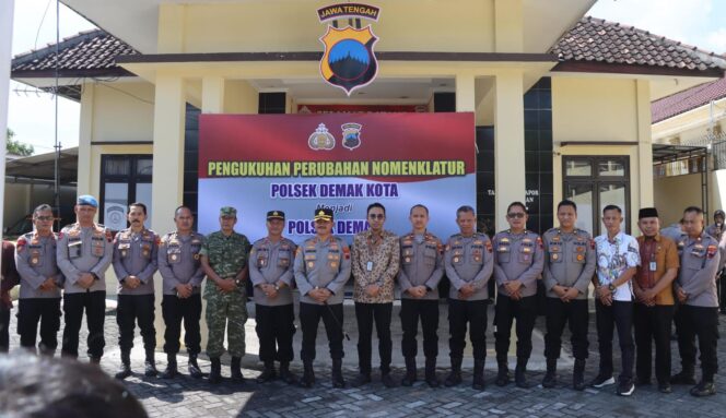 
					Kapolres Demak Kukuhkan Perubahan Nomenklatur Polsek Demak Kota Menjadi Polsek Demak