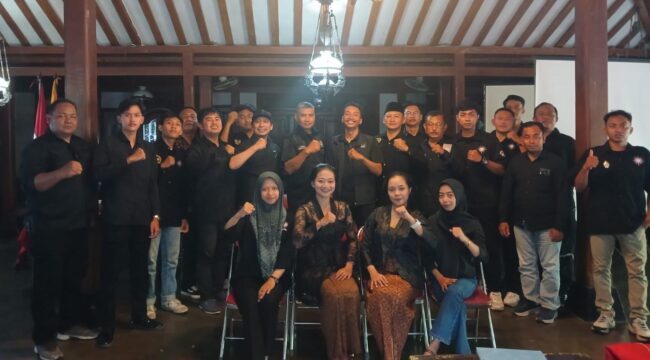 Peserta humas cabang Persaudaraan Setia Hati Terate se-Soloraya mengikuti pelatihan kehumasan di Dalem Kayonan, Surakarta, Sabtu (25/4/2026).Foto: Istimewa