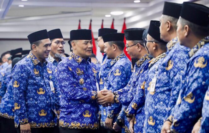 
					Gubernur Luthfi Lantik 27 Pejabat, Tekankan Pelayanan Publik Cepat dan Bersih