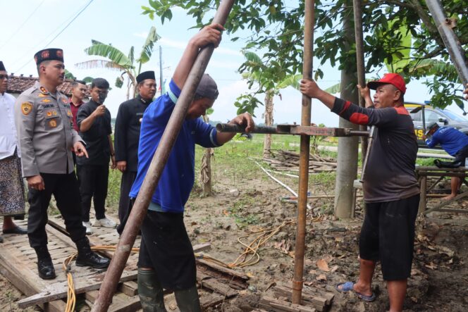 
					Polres Demak Bangun Sumur Bor untuk Atasi Krisis Air Bersih Pascabanjir