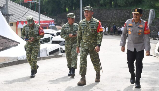 
					Pangdam IV/Diponegoro Kawal Kunjungan Presiden Prabowo ke TPST Banyumas