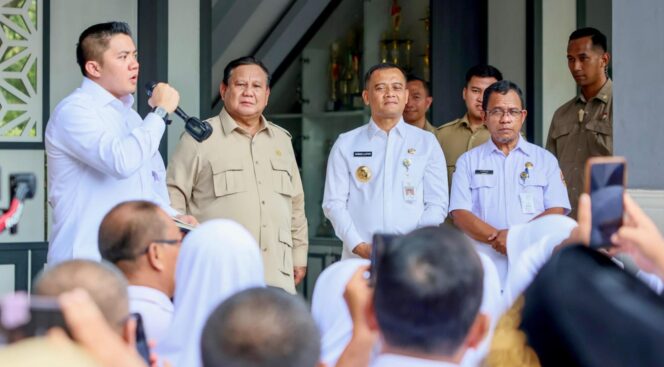
					Prabowo dan Ahmad Luthfi Kunjungi SMAN 1 Cilacap, Siswa Apresiasi Revitalisasi Sekolah dan Program MBG