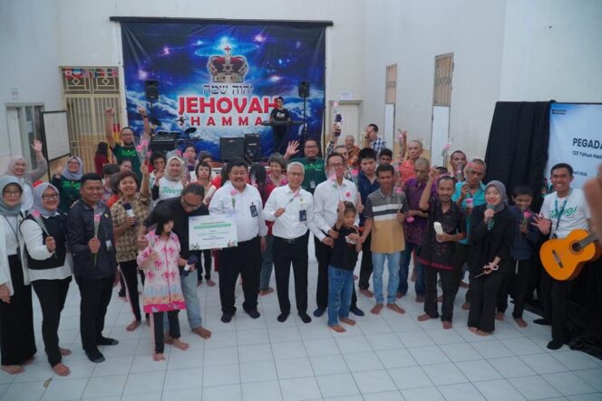 
					Peringatan HUT ke-125 PT Pegadaian diwarnai aksi sosial nasional dengan penyaluran bantuan ke 125 panti asuhan di seluruh Indonesia.