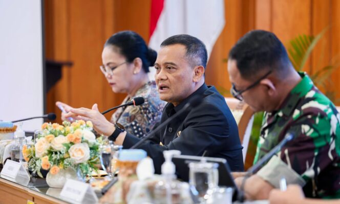 
					Ahmad Luthfi Gandeng TNI, Jateng Ubah Gunungan Sampah Jadi Energi Alternatif