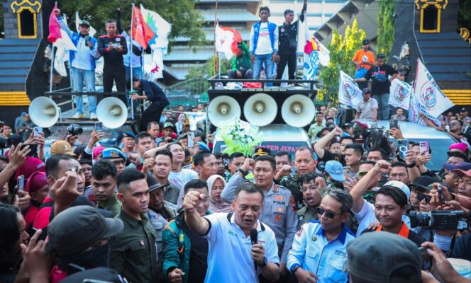 
					Gubernur Luthfi Temui Massa May Day, Serap Aspirasi dan Siapkan Solusi untuk Buruh Jateng