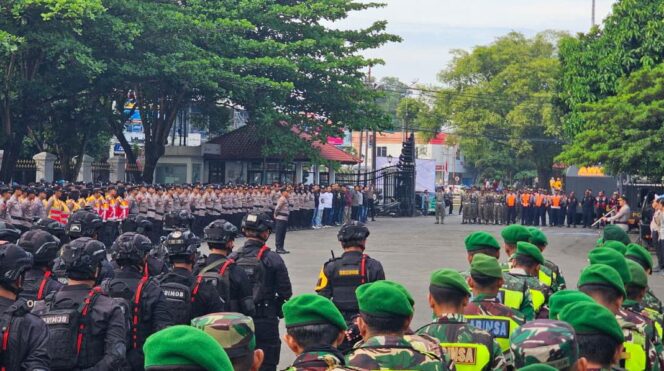 
					Ribuan Personel Gabungan Kawal Aksi Nelayan di Pati dengan Pendekatan Humanis