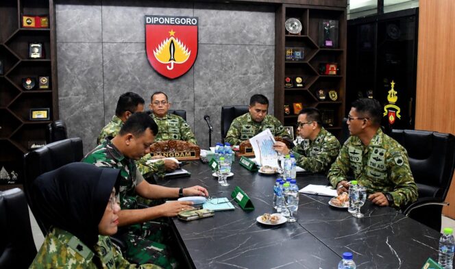 
					Pangdam IV/Diponegoro Ikuti Evaluasi Percepatan Pembangunan Koperasi Merah Putih Secara Virtual
