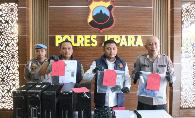 
					Polres Jepara Ringkus Komplotan Pencuri Baterai Lithium Tower Telekomunikasi di Pakis Aji