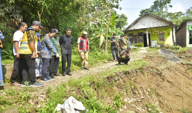 
					Longsor Kalialang Jadi Perhatian, Wali Kota Semarang Pastikan Warga Terdampak Aman