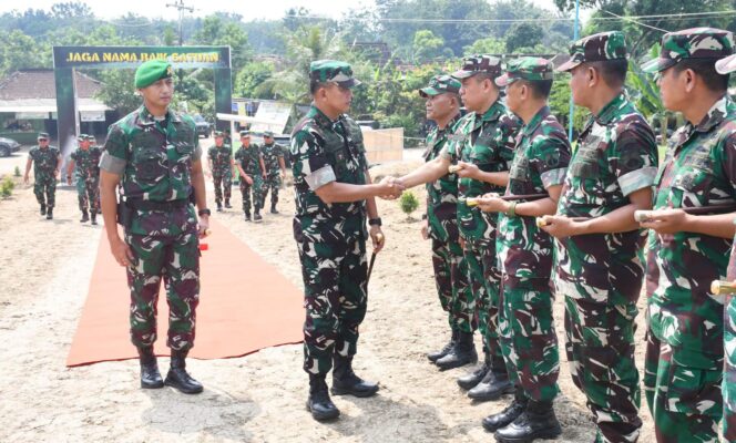 
					Pangdam IV/Diponegoro Cek Kesiapan Yon TP dan Brigif 43/Muria, Prajurit Diminta Selalu Siap Tempur
