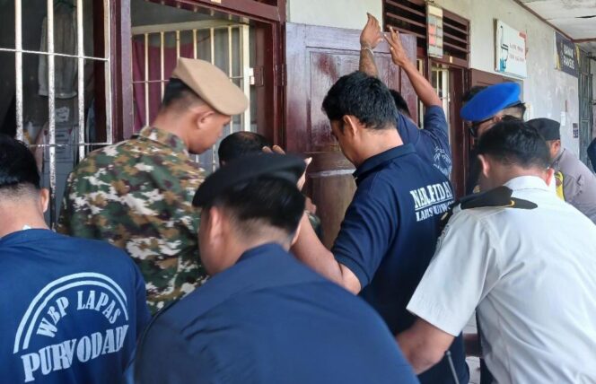 
					Sinergi TNI-Polri dan Lapas Purwodadi Wujudkan Pemasyarakatan Bersih dari Narkoba dan Handphone Ilegal