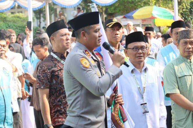 
					Kapolres Boyolali Lepas 353 Jamaah Haji Kloter 57 Menuju Asrama Haji Donohudan